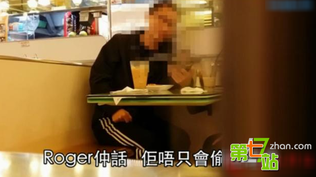 丈夫偷拍老婆洗澡竟是为直播给网友看？
