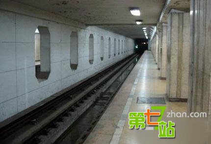 北京地铁闹鬼不断,乘客被吓