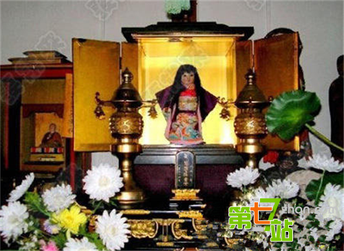 世界五大灵异事件：温泉里竟伸出神秘鬼手