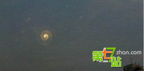 澳洲天空出现神秘闪光 是UFO打开入口？