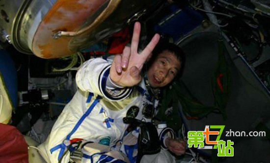 中国第二批航天员亮相 现身意大利神秘洞穴(9)