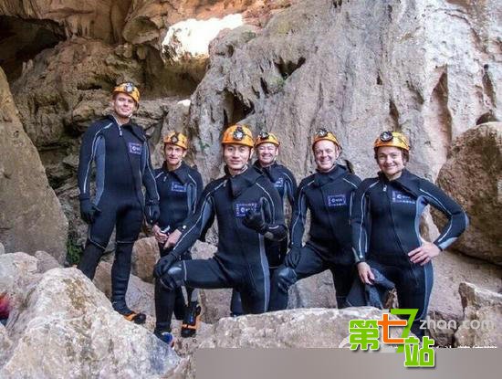 中国第二批航天员亮相 现身意大利神秘洞穴(3)