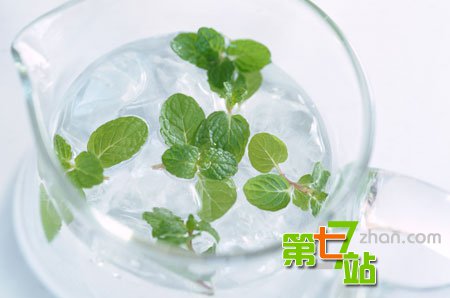 这六种常见植物别放在室内：全家人会短命