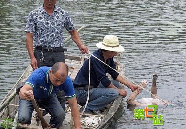最恐怖职业捞尸人：最怕遇花季少女浮尸