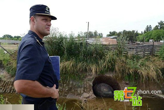 男子旅途中发现一枚恐龙蛋 真相太骇人