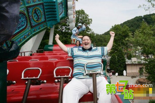 盘点奇葩怪癖婚礼：一男子执意和披萨结婚