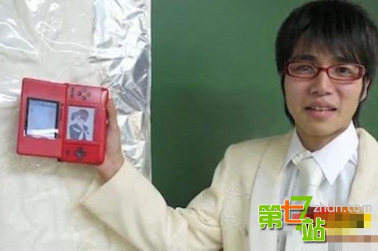 盘点奇葩怪癖婚礼：一男子执意和披萨结婚