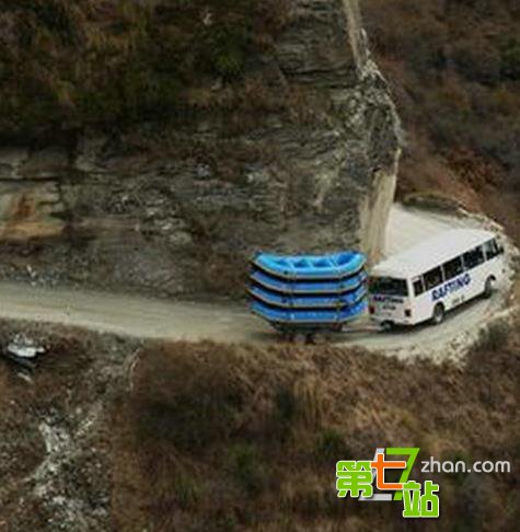 世界上最危险的公路：走进一看吓懵了