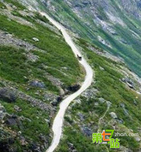 世界上最危险的公路：走进一看吓懵了