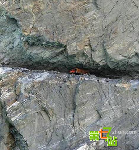 世界上最危险的公路：走进一看吓懵了