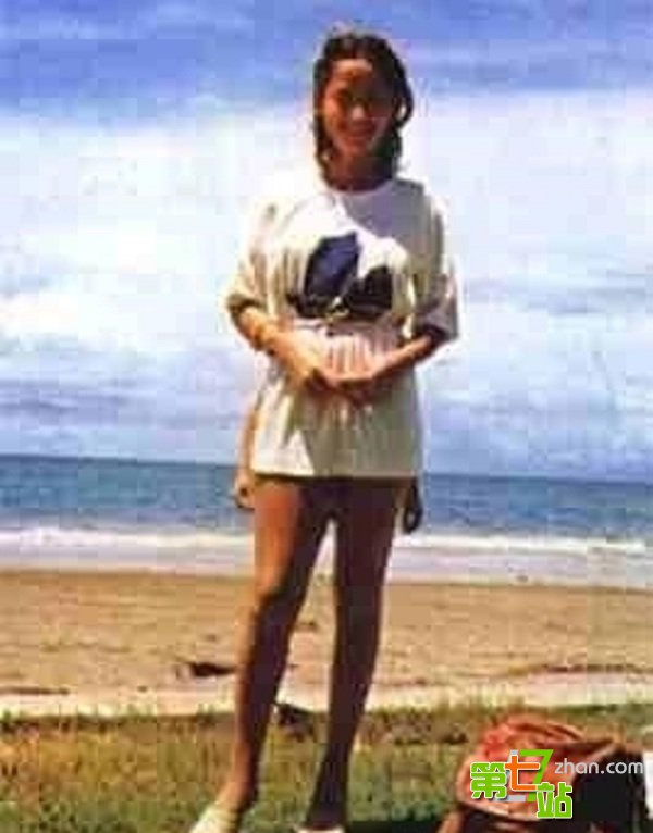 全球最灵异照片 古堡老妇鬼魂吓傻人