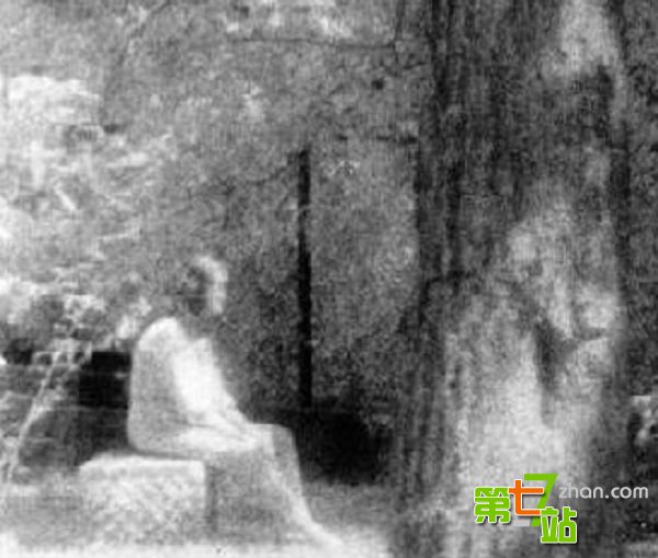 全球最灵异照片 古堡老妇鬼魂吓傻人