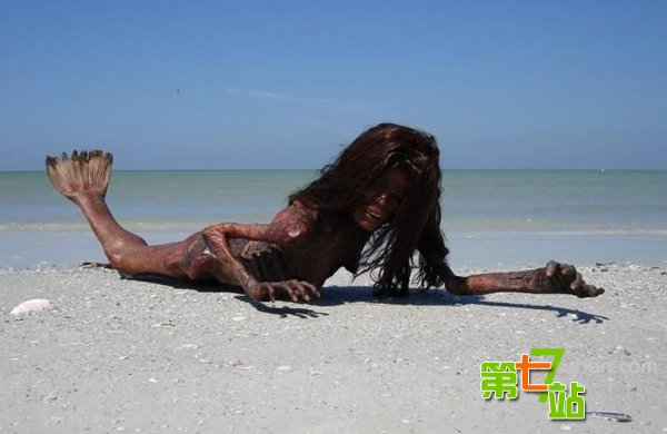 海滩惊现美人鱼尸体：面目狰狞吓坏当地人
