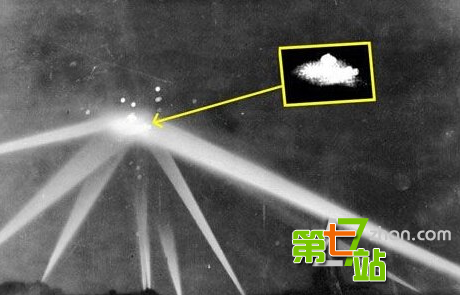 洛杉矶上空惊现“UFO”军方称为导弹发射试验