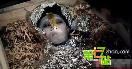 十大离奇事件：少妇被水怪侵犯