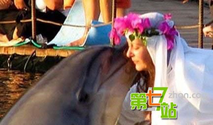 全球10大跨越物种的人兽婚礼！