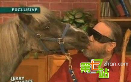 全球10大跨越物种的人兽婚礼！