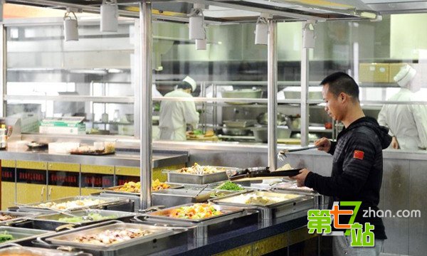 运动员特供食品：1桶油上千1碗汤价值2000