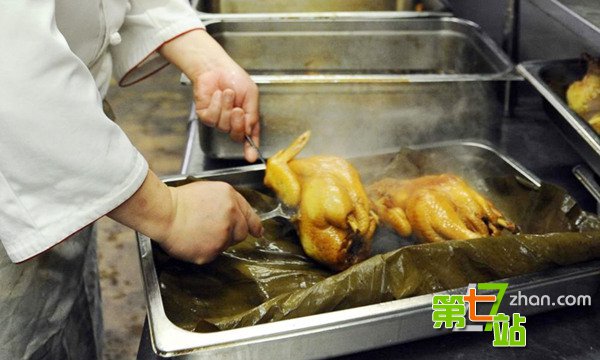 运动员特供食品：1桶油上千1碗汤价值2000