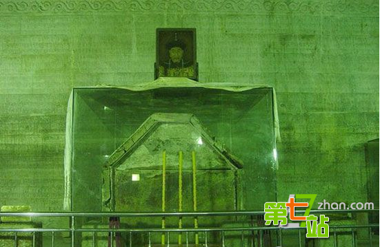 清朝大帝乾隆皇帝陵墓：裕陵三次遭劫