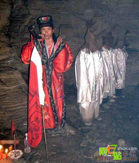 赶尸现场.jpg