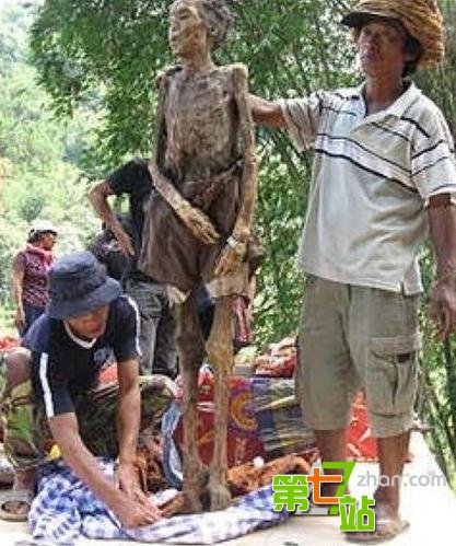 揭秘：印尼“赶尸”进坟墓的神秘力量