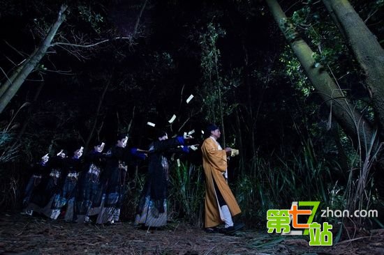 揭秘：印尼“赶尸”进坟墓的神秘力量
