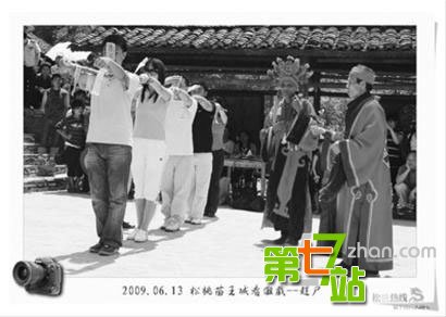 揭秘：印尼“赶尸”进坟墓的神秘力量