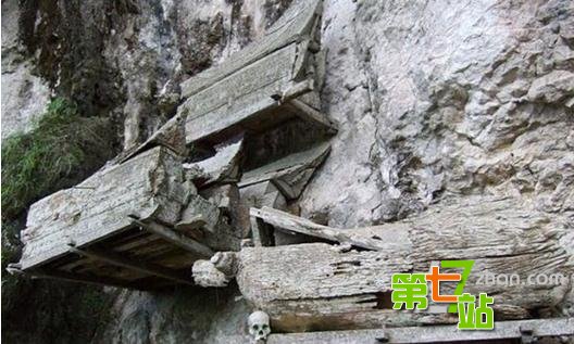 揭秘：印尼“赶尸”进坟墓的神秘力量