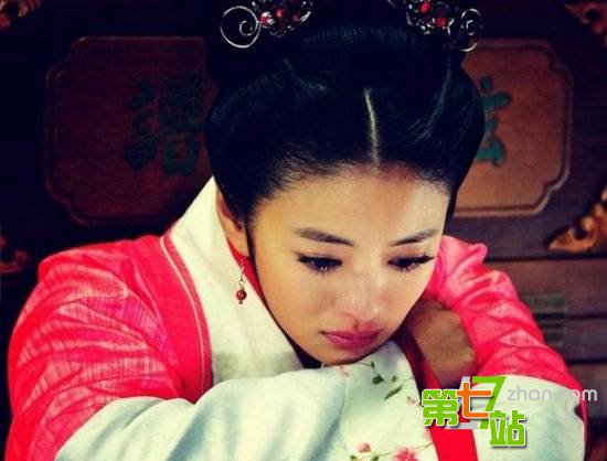 荒淫皇帝：儿子在外作战打仗 儿媳在内侍寝